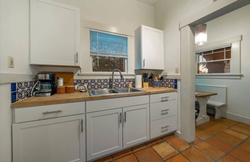 West University Apartment | 3 Blocks from U of A/Near 4th Ave/1 BR 1 BA