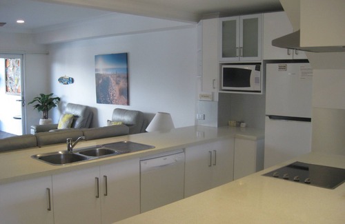 Ellis Beach Apartment | 3 Brm Waterfront Apartment