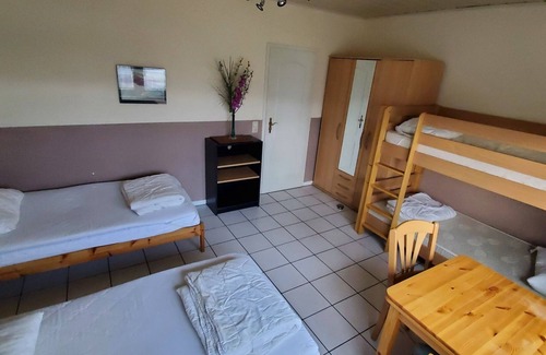 Wernborn Apartment | 3 civil app 'U3' (70sqm) for 4 - 6 persons, 25 km to Frankfurt-Nord