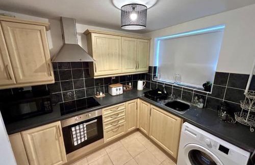 Skelmersdale Apartment | 3 Double Bedrooms, Lancashire Townhouse, a base to explore