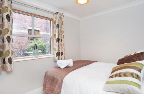 York House | 3 Emperors Wharf with Stunning River Views