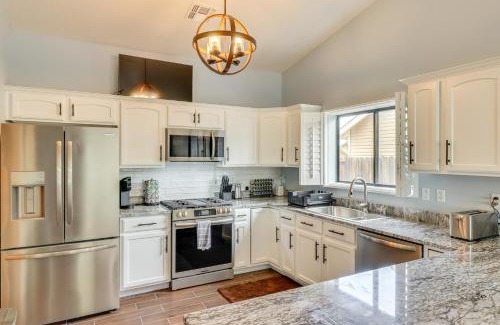 Show Low House | 3 Mi to Lake Home with Hot Tub in Show Low