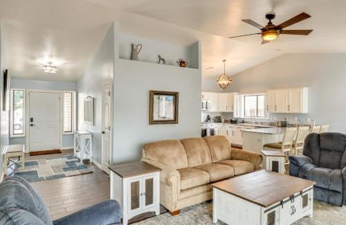 Show Low House | 3 Mi to Lake Home with Hot Tub in Show Low