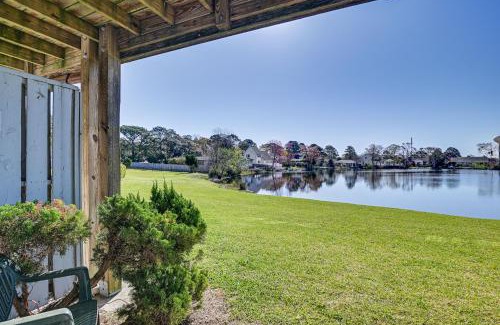 Myrtle Beach Apartment | 3 Mi to Surfside Beach and Pier Townhome with Balcony