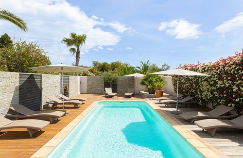 Cala Rossa House | 3 minutes walk to the beach of cala rossa 4 villas standing pool area