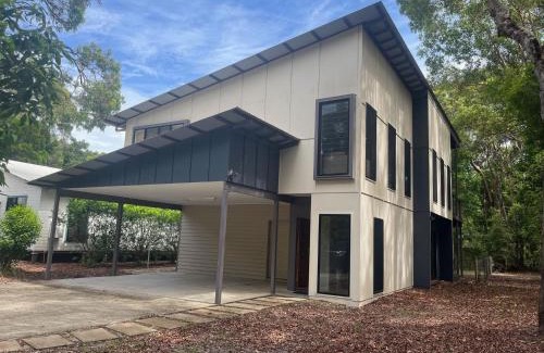 Rainbow Beach House | 3 Naiad Court - Rainbow Shores