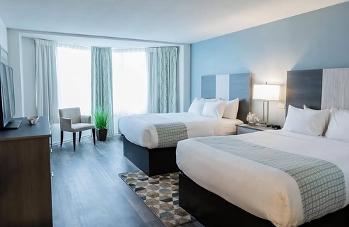 Silver Beach Hotel | 3 Ocean View Units Near Woods Hole Aquarium! Private Beach Access!, Pools!