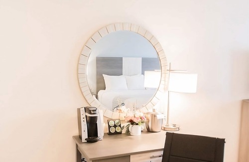 Silver Beach Hotel | 3 Ocean View Units Near Woods Hole Aquarium! Private Beach Access!, Pools!