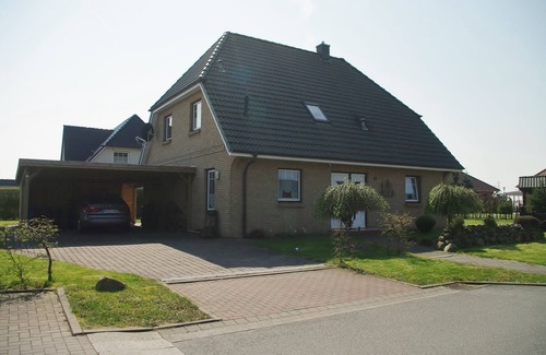Warwerort Apartment | 3 room comfort apartment for 4 people WiFi bed linen towels at Büsum