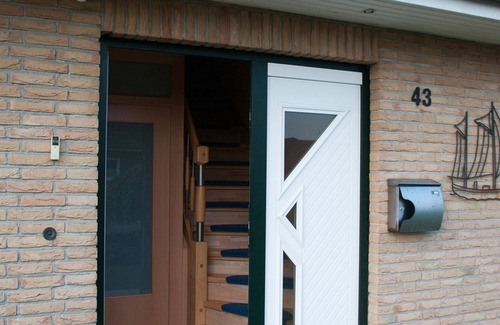 Warwerort Apartment | 3 room comfort apartment for 4 people WiFi bed linen towels at Büsum