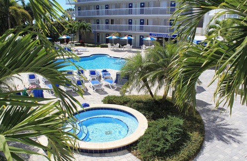 St. Pete Beach Hotel | 3 Spacious Deluxe Rooms at RumFish Beach – Ideal for Families & Beach Getaways