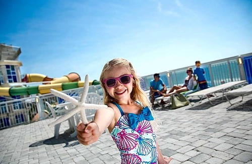 Myrtle Beach Hotel | 3-Star Hotel ∙ Crown Reef Beach Resort and Waterpark