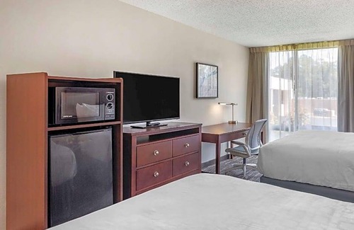 Sheffield Hotel | 3-Star Hotel ∙ Clarion Inn Sheffield Muscle Shoals