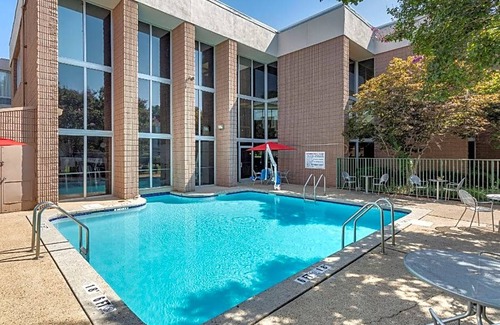 Sheffield Hotel | 3-Star Hotel ∙ Clarion Inn Sheffield Muscle Shoals