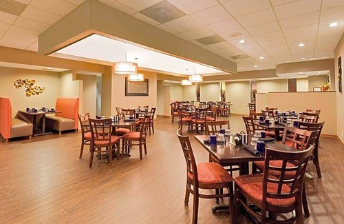 Marquette Hotel | 3-Star Hotel ∙ Ramada by Wyndham Marquette