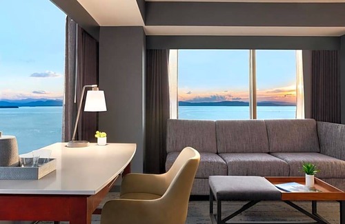 Burlington Hotel | 3-Star Hotel ∙ Hilton Burlington Lake Champlain