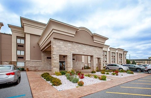 Romulus Hotel | 3-Star Hotel ∙ Wingate by Wyndham Detroit Metro Airport