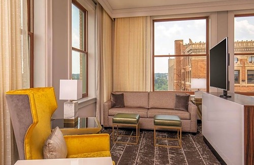 Downtown Hotel | 3-Star Hotel ∙ Doubletree By Hilton Youngstown Downtown