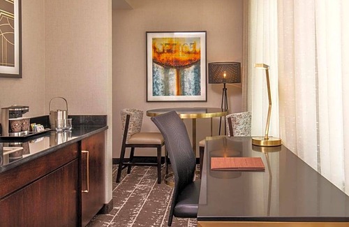 Downtown Hotel | 3-Star Hotel ∙ Doubletree By Hilton Youngstown Downtown