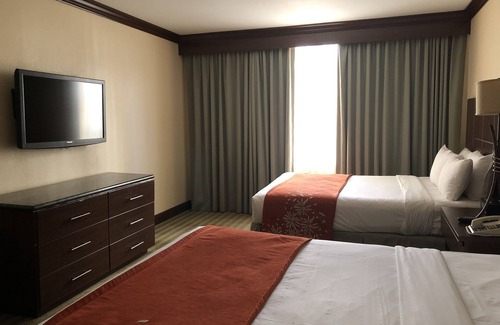 Sunny Isles Beach Hotel | 3 Units Perfect for Groups! Pool, Pet-friendly!