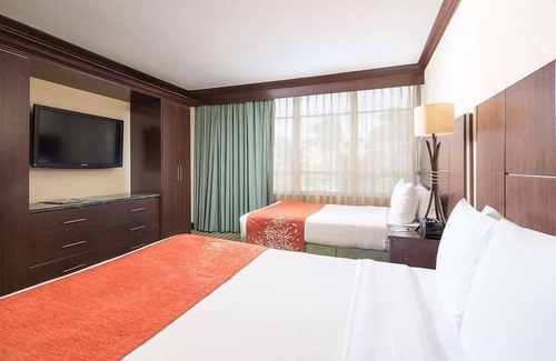 Sunny Isles Beach Hotel | 3 Units Perfect for Groups! Pool, Pet-friendly!