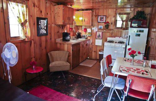 Carp Lake Cabin | 30 m² Cabin ∙ 1 bedroom ∙ 4 guests