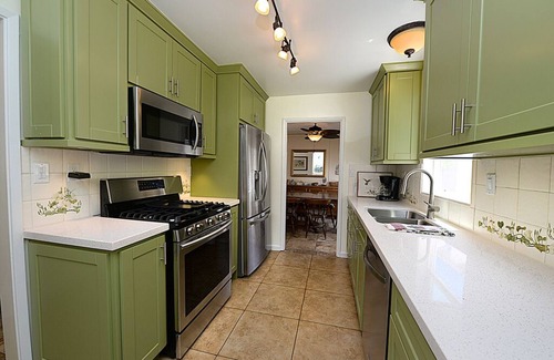 Avalon House | 315E Lower: Spacious, Remodeled, Ground Level Duplex, Quiet Street, WIFI - 315 E