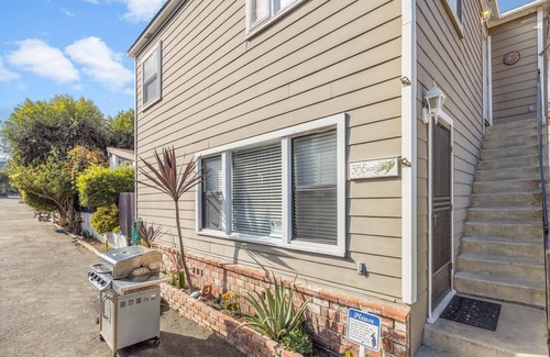 Avalon House | 315E Lower: Spacious, Remodeled, Ground Level Duplex, Quiet Street, WIFI - 315 E