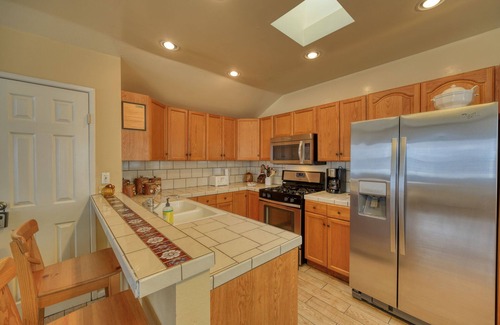 Avalon House | 317CE: Cozy 1 Bdrm Cottage. Â Minutes from the Beach, Restaurants and Shops! - 3