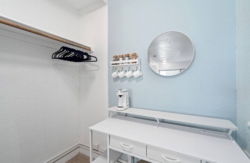 Coral Shores Apartment | 326 Quaint studio in Fort Lauderdale with WiFi and only 5mins from the beach!
