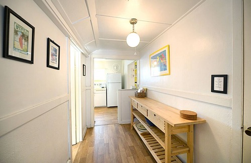 Avalon House | 334S: Quaint Catalina Cottage, Large Porch, BBQ, WIFI, Min Away from Beach - 334