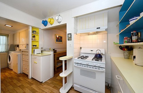 Avalon House | 334S: Quaint Catalina Cottage, Large Porch, BBQ, WIFI, Min Away from Beach - 334