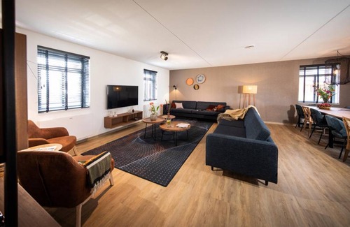 Thorn House | 340 m² House ∙ 10 bedrooms ∙ 20 guests