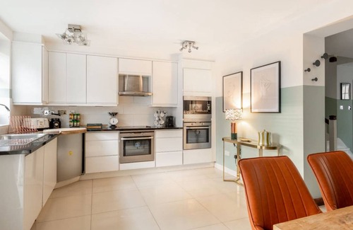 Paddington House | 350 m² House ∙ 6 bedrooms ∙ 12 guests