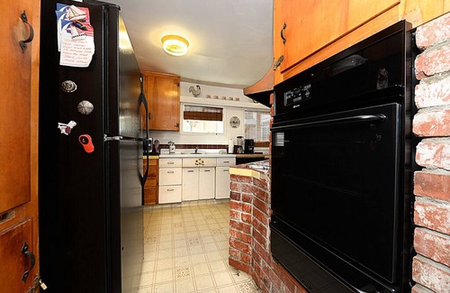 Avalon House | 353E: Charming Family Home on a Peaceful and Quiet Street