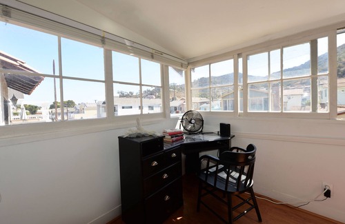 Avalon House | 353E: Charming Family Home on a Peaceful and Quiet Street