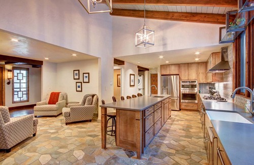Blue River House | 357 m² House ∙ 6 bedrooms ∙ 14 guests