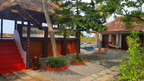 Kuzhuppilly Bed & Breakfast | 36 Palms Heritage Villa