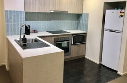Kensington Apartment | 3BD/2BTH Apt next door to Flemington Racecourse W Parking