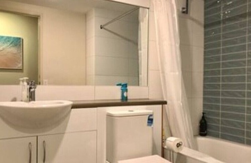 Kensington Apartment | 3BD/2BTH Apt next door to Flemington Racecourse W Parking