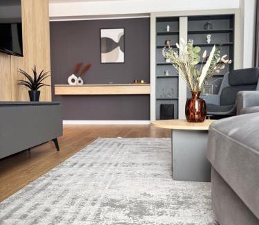 Ramnicu Valcea Apartment | 3BDR Luxury Apartment on Dem Radulescu Blvd