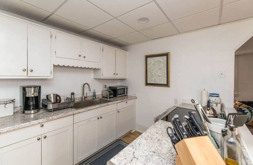 Winooski Apartment | 3Bed Apt 5 Mins from i89, Park and Public Pool!