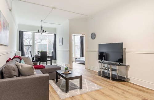 Hamilton Apartment | 3BR Apt With Netflix - Near King Street