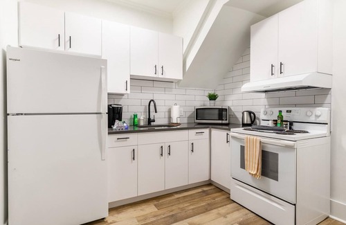 Hamilton Apartment | 3BR Apt With Netflix - Near King Street