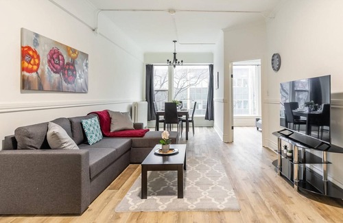 Hamilton Apartment | 3BR Apt With Netflix - Near King Street