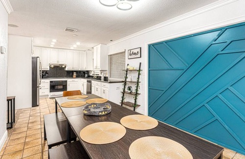 Conway House | 3BR Family Stay in Orlando | Wi-Fi + Full Kitchen
