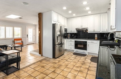 Conway House | 3BR Family Stay in Orlando | Wi-Fi + Full Kitchen