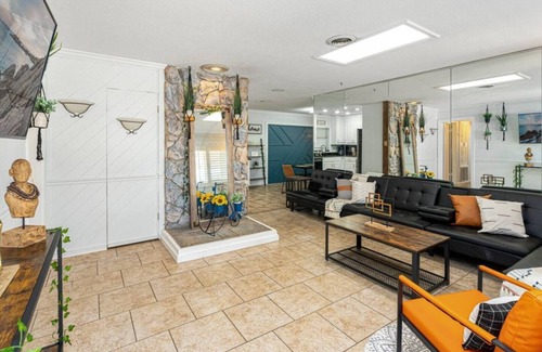 Conway House | 3BR Family Stay in Orlando | Wi-Fi + Full Kitchen