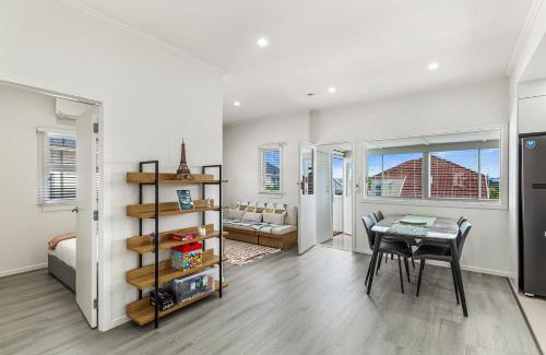 Sandringham House | 3BR Home w Ample Parking 10 Min to Auckland CBD
