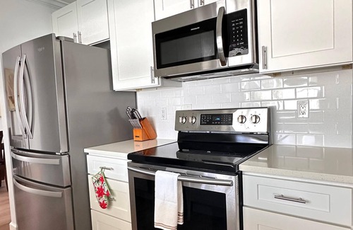 Sarasota Springs House | 3BR house in charming Sarasota with Pool & Grill